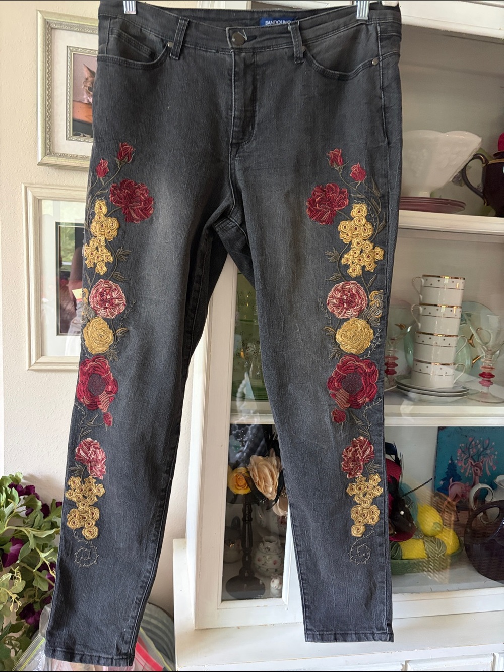 Bandolino lisbeth embroidered dark charcoal denim skinny jeans size 12.